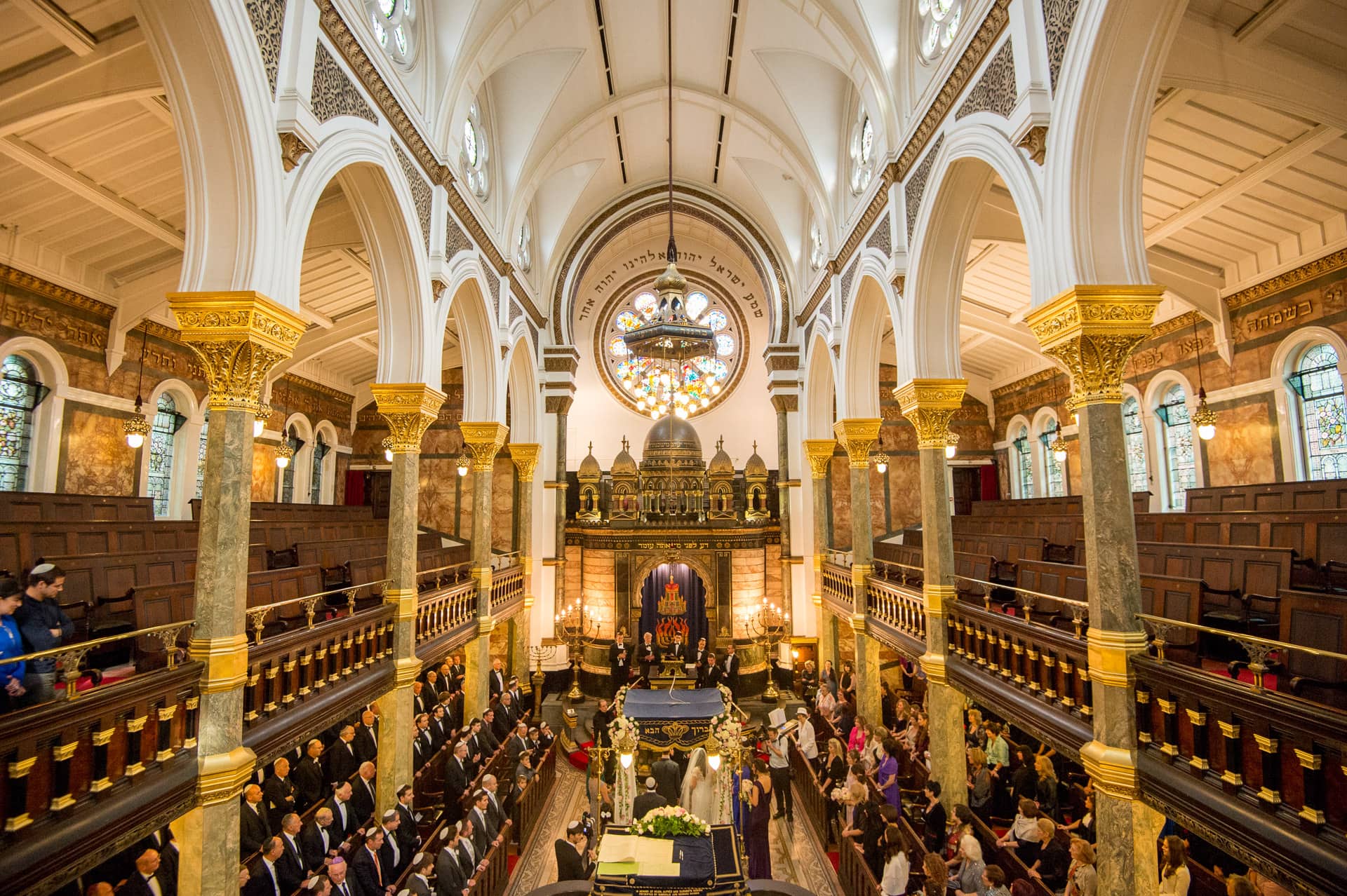 stunning London synagogue wedding